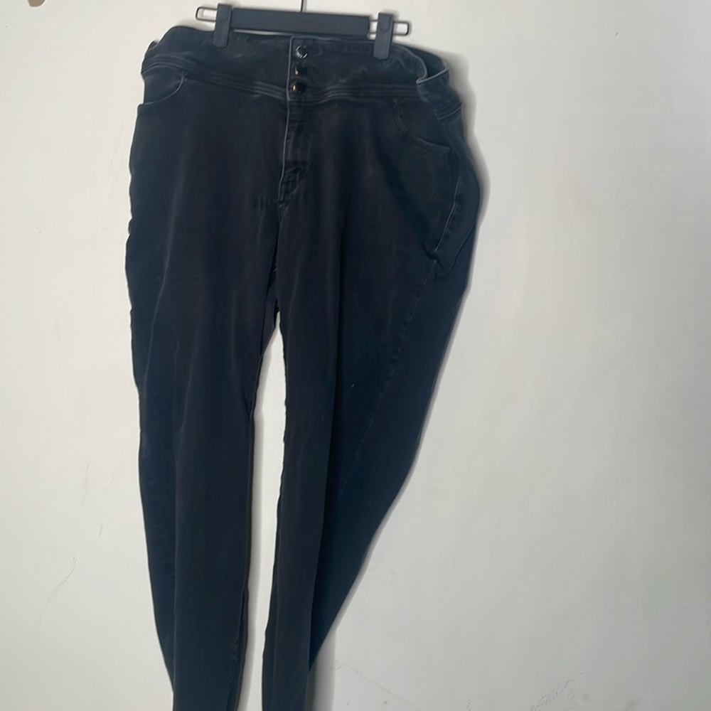 Lane Bryant 22 black skinny jeans​
